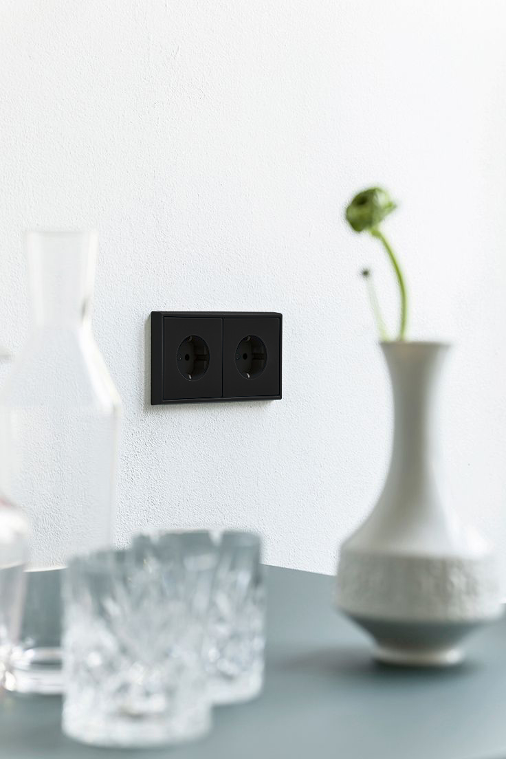 Розетки черные матовые