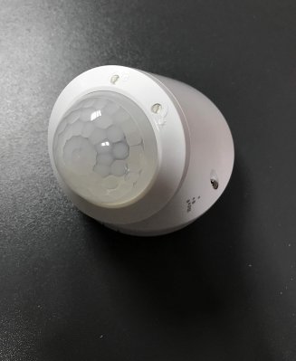 Фотография в интерьере Датчик движения для монтажа на стену или потолок Legrand 48943 360&deg;, IP55, цвет белый