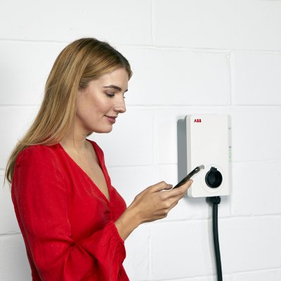 Фотографія в інтер'єрі Зарядні пристрої для електромобілів Terra AC Wallbox розетка Тип 2, 3Ф/32A/22кВ з RFID і 4G кабель 5м. ABB 6AGC082157