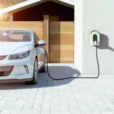 Фотографія в інтер'єрі Зарядна станція Charge 1ф. 7,4кВт (32А) з вбудованим T2 кабелем 7 метрів, (Schneider Electric EVH5A07N2C7)