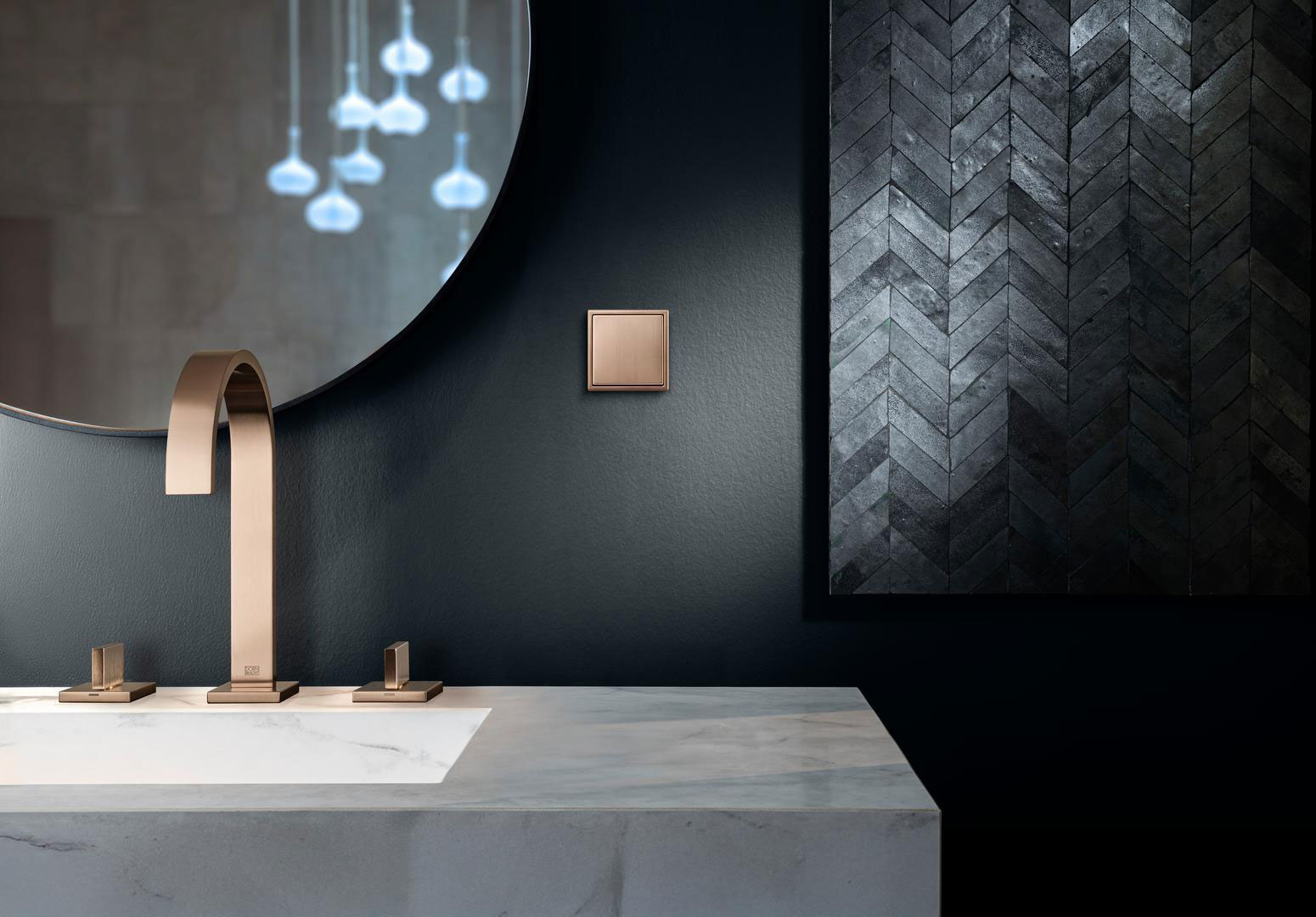 LS990 Jung в цвете матовая бронза