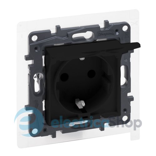 Розетка с з/к и крышкой IP44 16А, 250 В автоматические клеммы Legrand NILOE STEP 863523 цвет черный