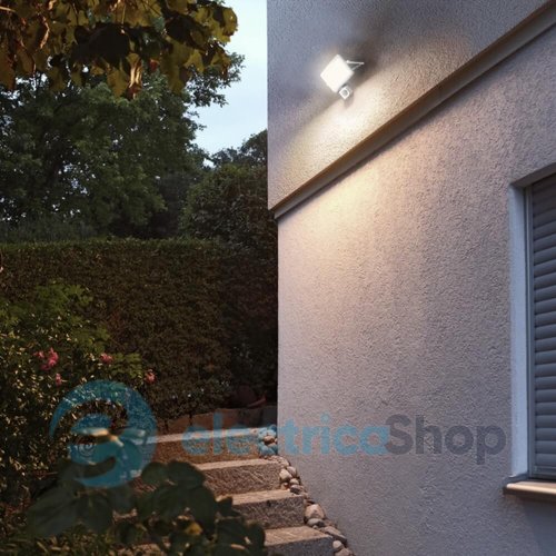 LED прожектор VIDEX F2e 30W 5000K VL-F2e305W-S 26265 з датчиком руху та освітленості