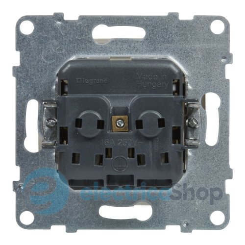 Розетка с з/к и шторками (пружин.клеммы) 16А/250V для серии SUNO Legrand 721120 белый